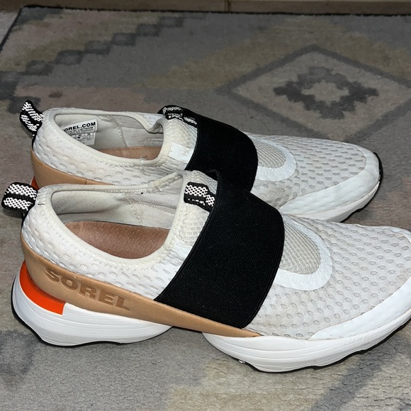 WOMEN'S KINETIC IMPACT STRAP SNEAKER - Picture 5 of 12